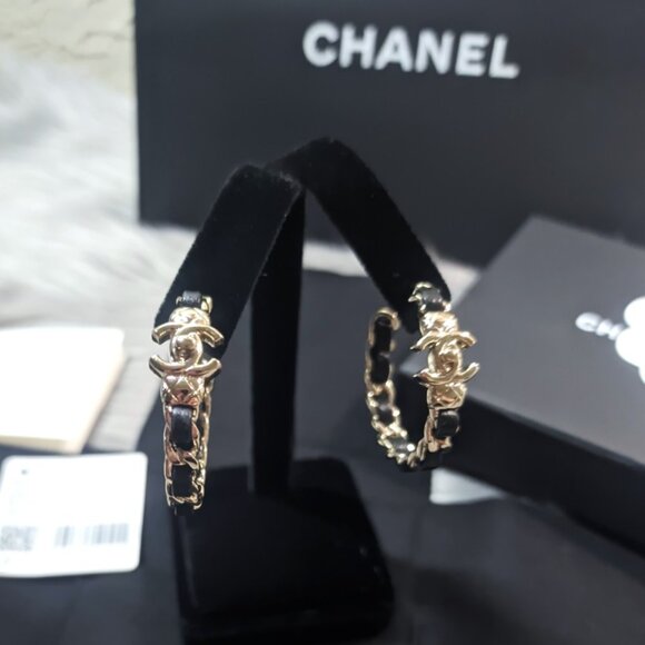 NWT 2022 Authentic CHANEL Large CC Hoop Earrings - Picture 4 of 7